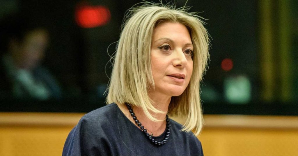 Τέμπη: Εξώδικο Μ.Καρυστιανού – Π.Ρούτσι στον Πρωθυπουργό για εκταφή των θυμάτων – «Θέλουμε να μάθουμε την αλήθεια»