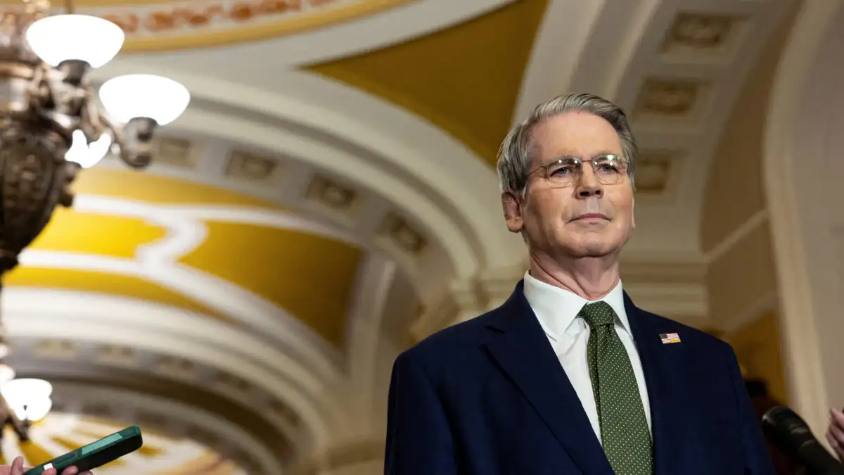 Σ.Μπέσεντ: «Ο πόλεμος στην Ουκρανία τελειώνει σε 2–3 μήνες αν η Ευρώπη αυξήσει δασμούς στο ρωσικό πετρέλαιο»