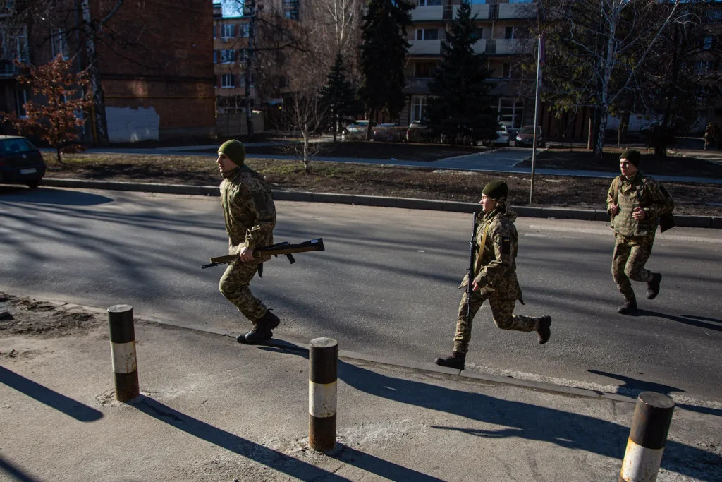 Απέτυχε η προσπάθεια των Ουκρανών να διαφύγουν απελπισμένα από την «βροχή» των ρωσικών Geran-2 (βίντεο)