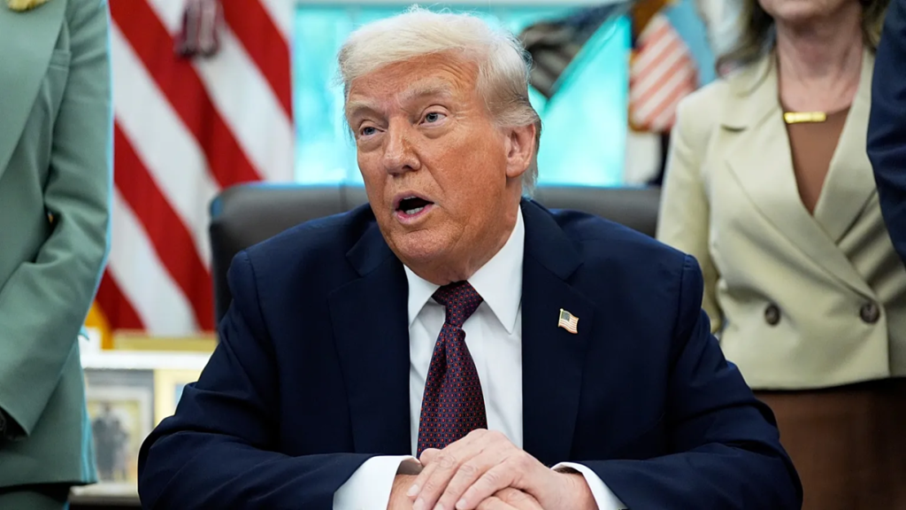 ΗΠΑ: Αεροπλάνα παραβίασαν τον εναέριο χώρο πάνω από το γήπεδο γκολφ του Ν.Τραμπ!