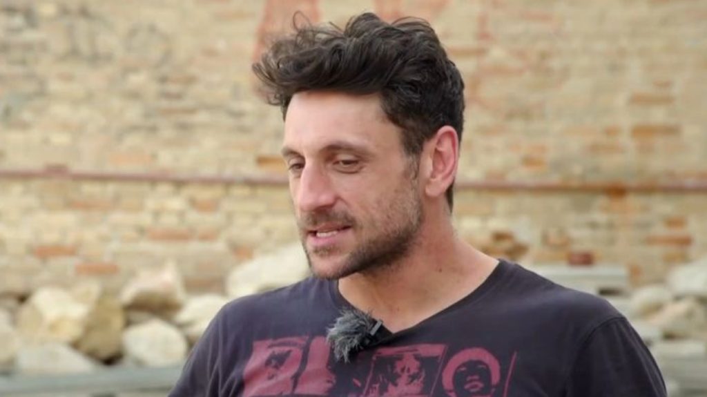 Γιώργος Χρυσοστόμου: «Με έβγαζαν βίντεο ημίγυμνο σε παράσταση, χωρίς την άδειά μου» (βίντεο)