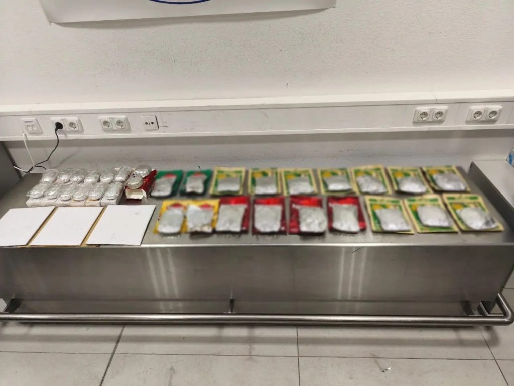 Μέλος διεθνούς κυκλώματος συνελήφθη στο «Ελ.Βενιζέλος» – Έφερνε μαζί του πάνω από 8 κιλά ηρωίνης (φωτο)