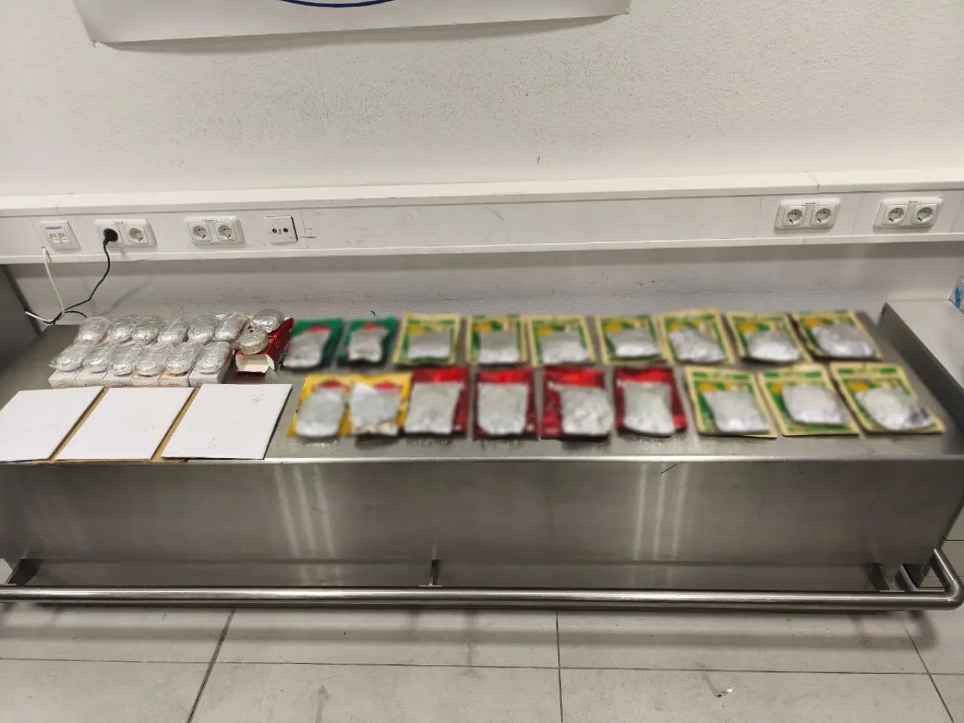 Μέλος διεθνούς κυκλώματος συνελήφθη στο «Ελ.Βενιζέλος» – Έφερνε μαζί του πάνω από 8 κιλά ηρωίνης (φωτο)