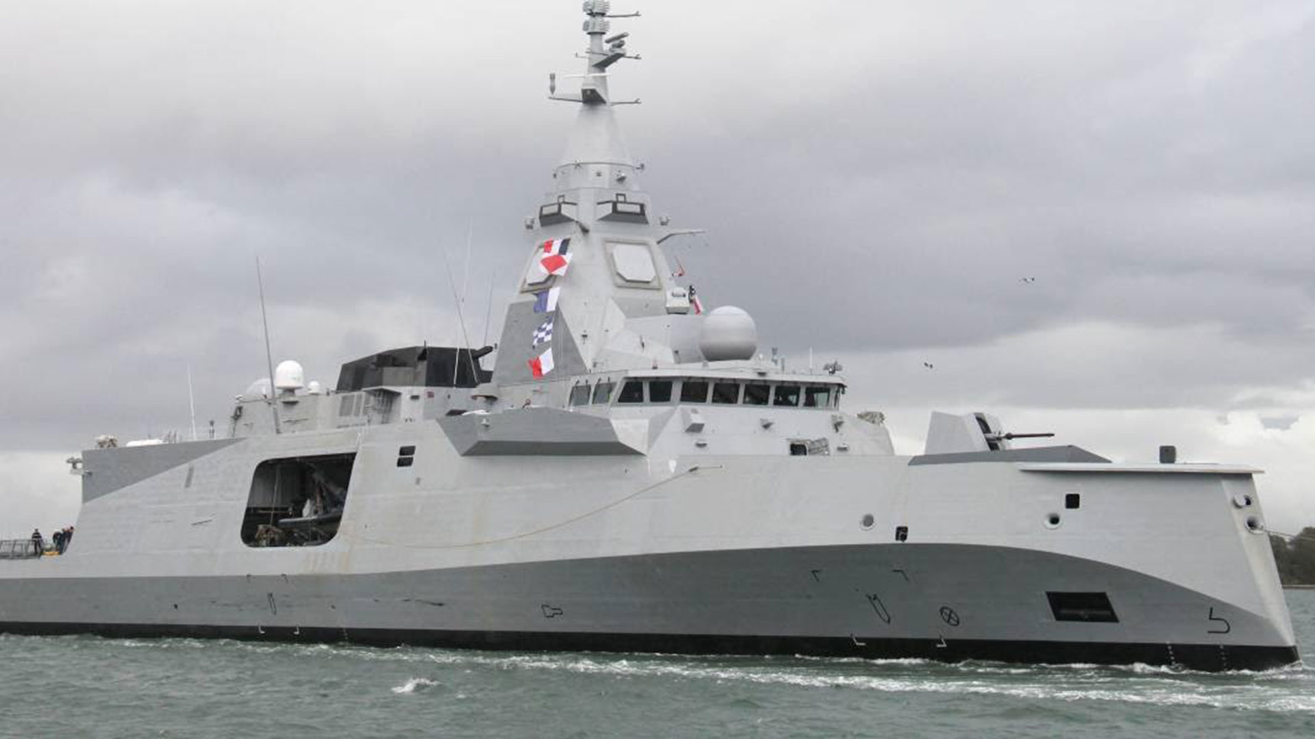 Κατατέθηκε στη Βουλή το νομοσχέδιο για την αγορά της 4ης φρεγάτας FDI