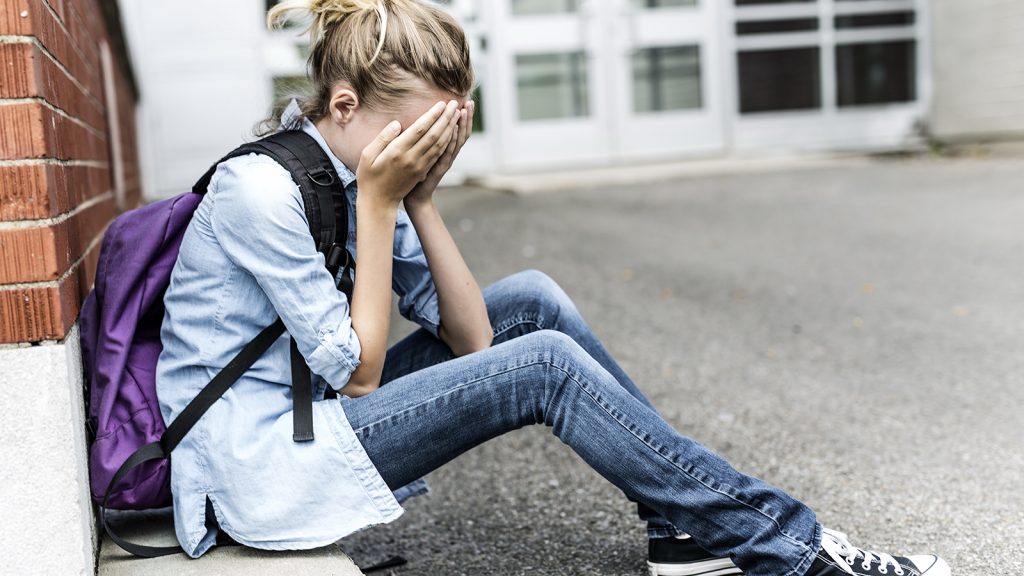 Πάτρα: «Φοβάται να πάει σχολείο» λέει η μητέρα της 13χρονης που δέχθηκε απειλές από ανήλικες