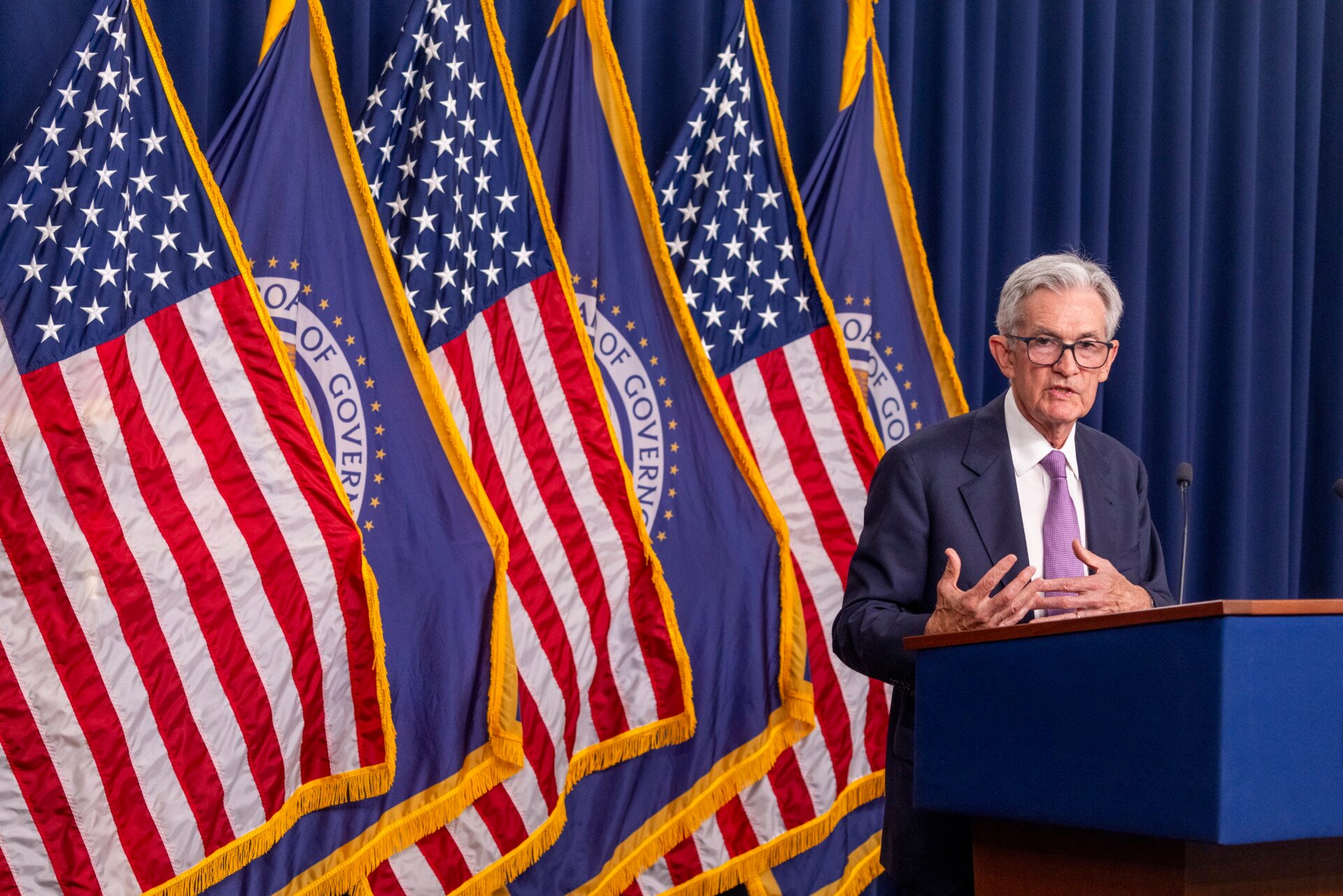 Η Fed μείωσε τα επιτόκια κατά 25 μονάδες βάσης