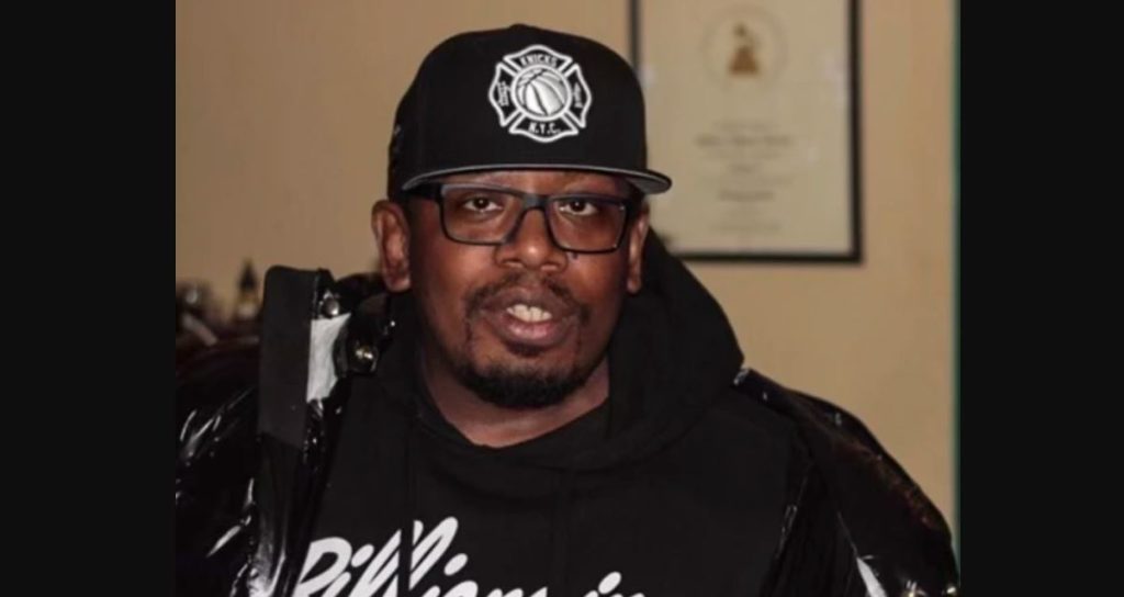 Πέθανε ξαφνικά σε ηλικία 49 ετών ο γνωστός παραγωγός Σίντνεϊ Μπράουν – Τον εντόπισαν αναίσθητο στο διαμέρισμά του