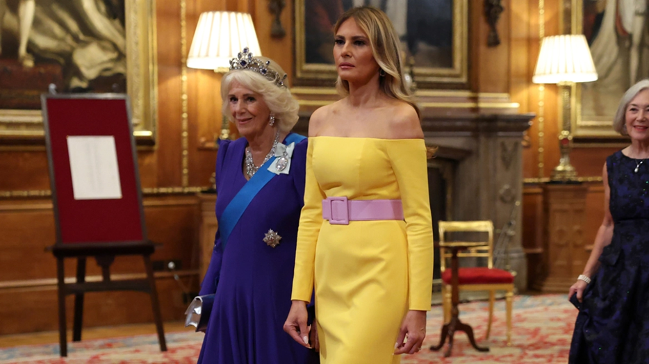 «Χαμός» με το κίτρινο φόρεμα που φόρεσε η Μελάνια Τραμπ στο δείπνο στο Ουίνδσορ (φώτο)