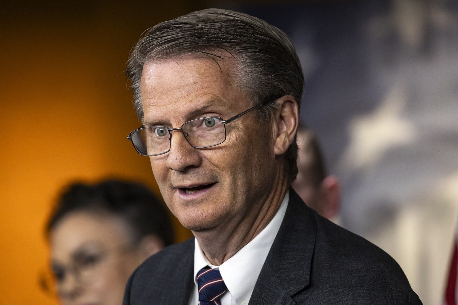 Αμερικανός βουλευτής υποστηρίζει ότι «οντότητες» έρχονται από 5-6 βαθιές θαλάσσιες περιοχές στον πλανήτη!