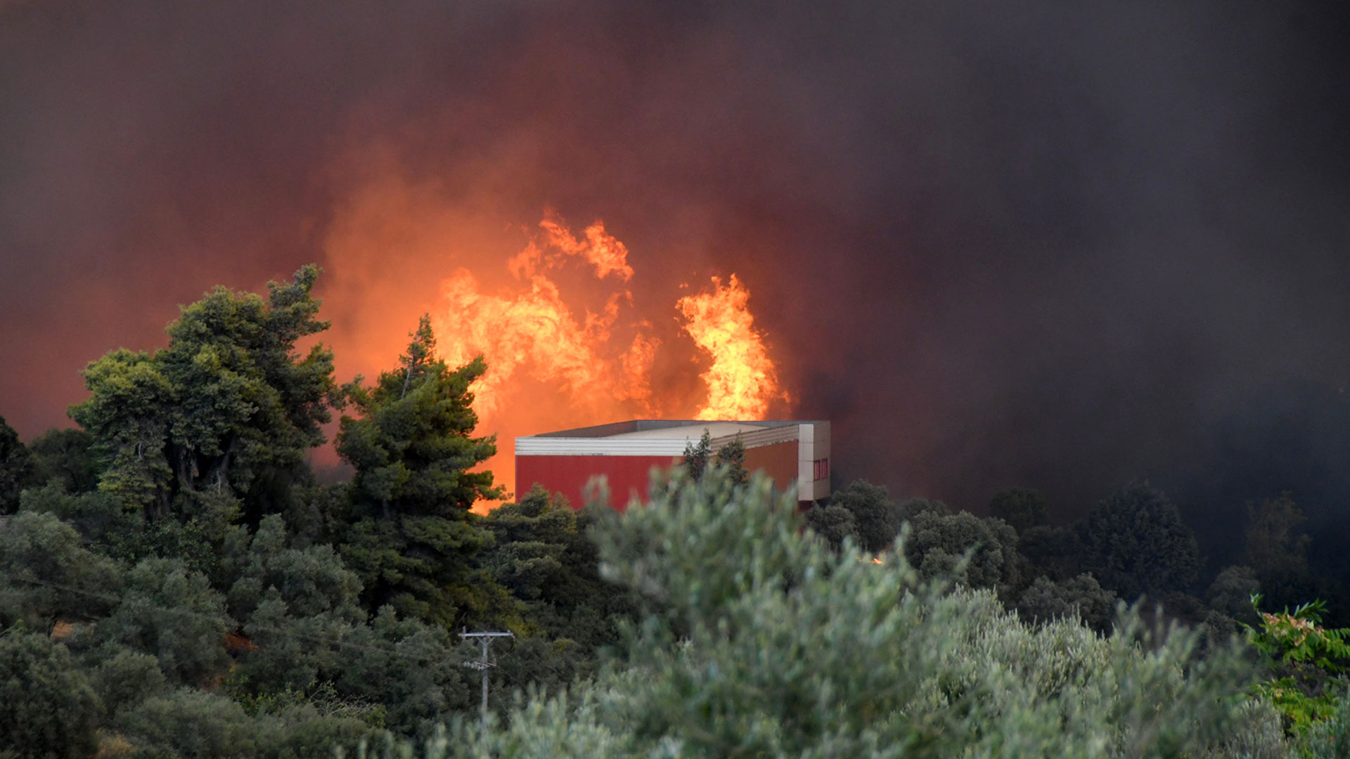 Μαρκόπουλο: Χειροπέδες σε ιερέα για εμπρησμό – Του επιβλήθηκε διοικητικό πρόστιμο