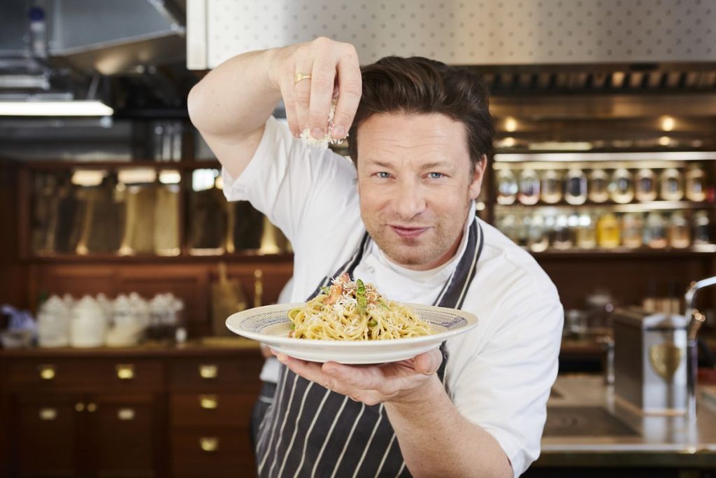 Ο Τζέιμι Όλιβερ έκλεισε 22 εστιατόρια – Στην ανεργία 1.000 εργαζόμενοι