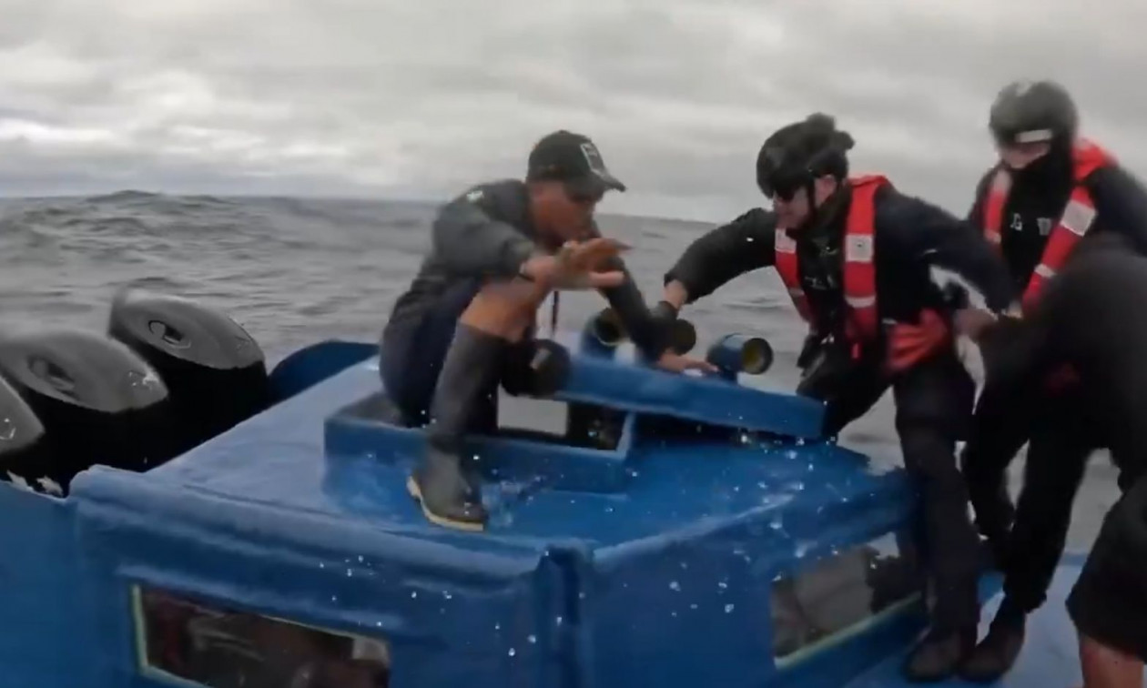 ΗΠΑ: Bίντεο από επιδρομή της ακτοφυλακής σε σκάφος καρτέλ ναρκωτικών