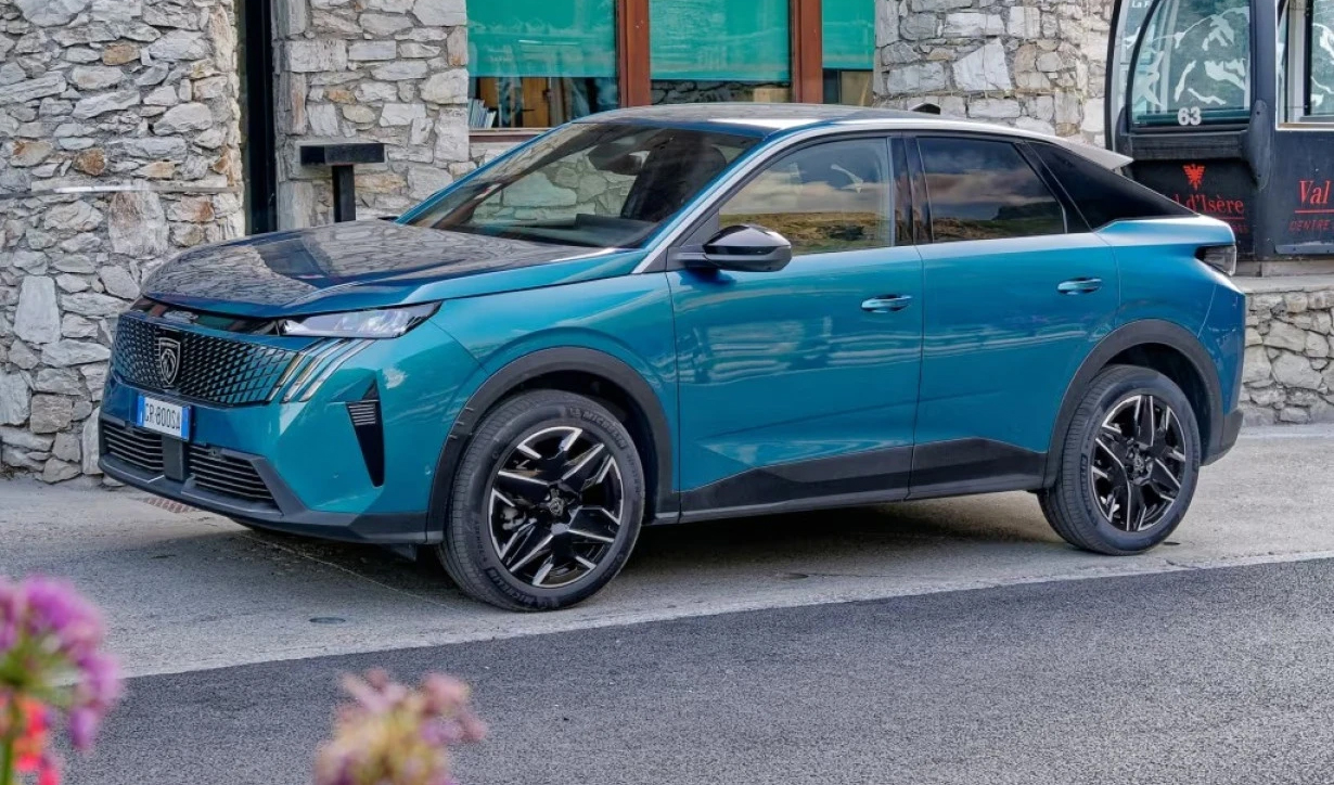 Peugeot: Έρχονται τα πρώτα φουλ υβριδικά μοντέλα το 2028