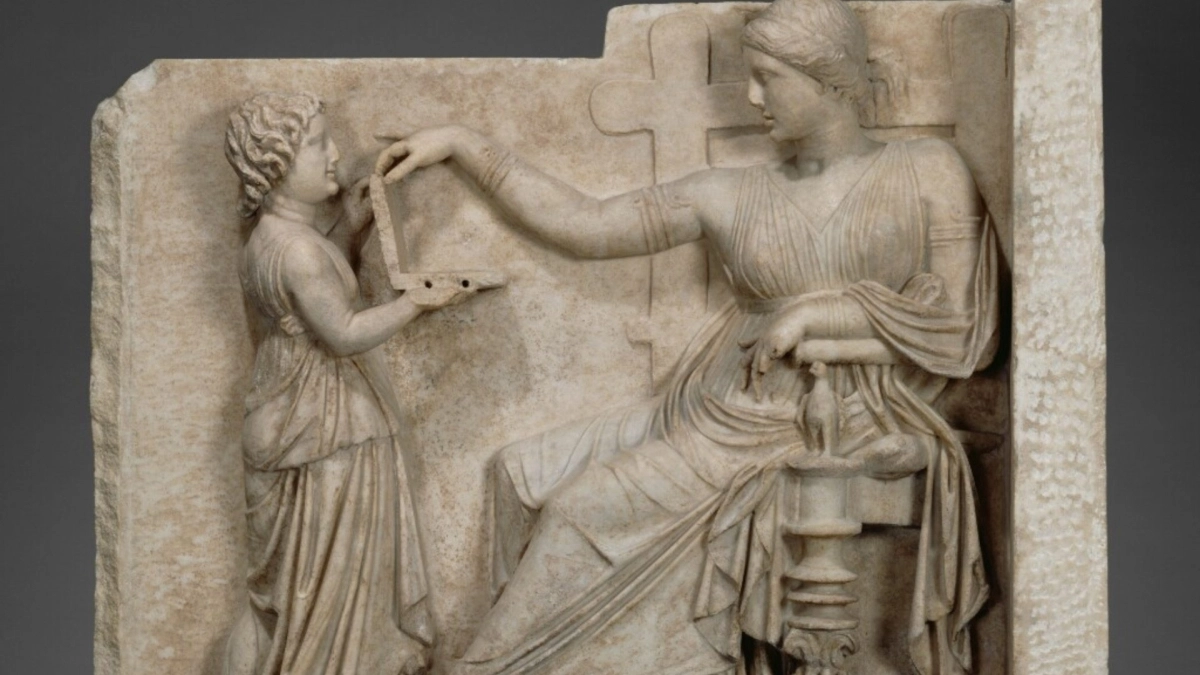 Αρχαιοελληνικό άγαλμα «φούντωσε» τις θεωρίες περί χρονοταξιδιωτών: H μυστηριώδης συσκευή που απεικονίζεται (φωτο)