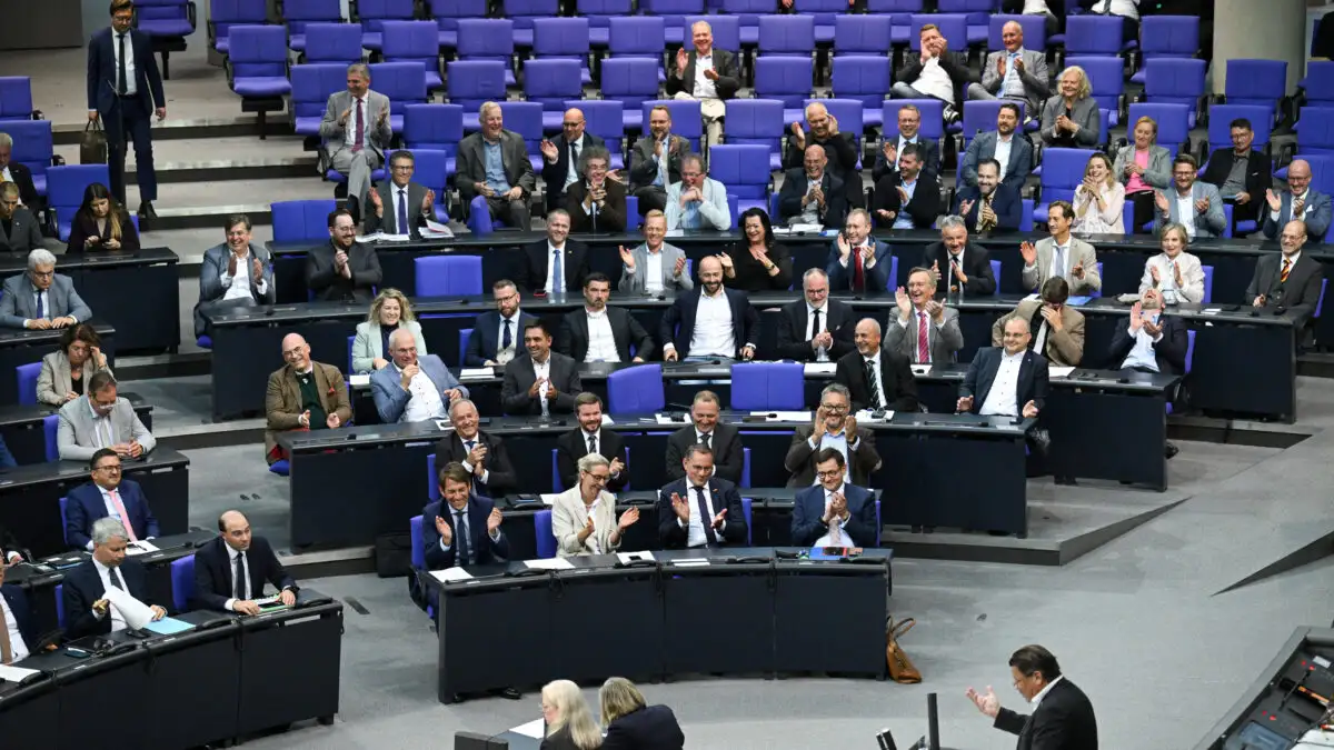 Ψηφίστηκε ο προϋπολογισμός του 2025 στη Γερμανία με ρεκόρ δανεισμού και μέτρα λιτότητας