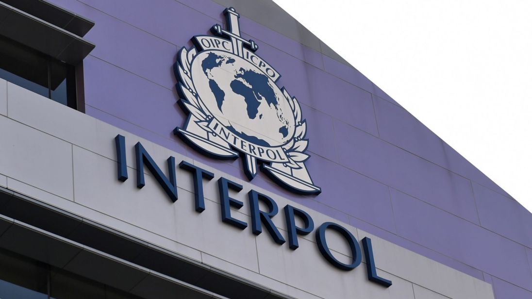 Συνελήφθη καταζητούμενος της Interpol της Σερβίας στην Αθήνα – Κατηγορούμενος για ανθρωποκτονία, όπλα και ναρκωτικά