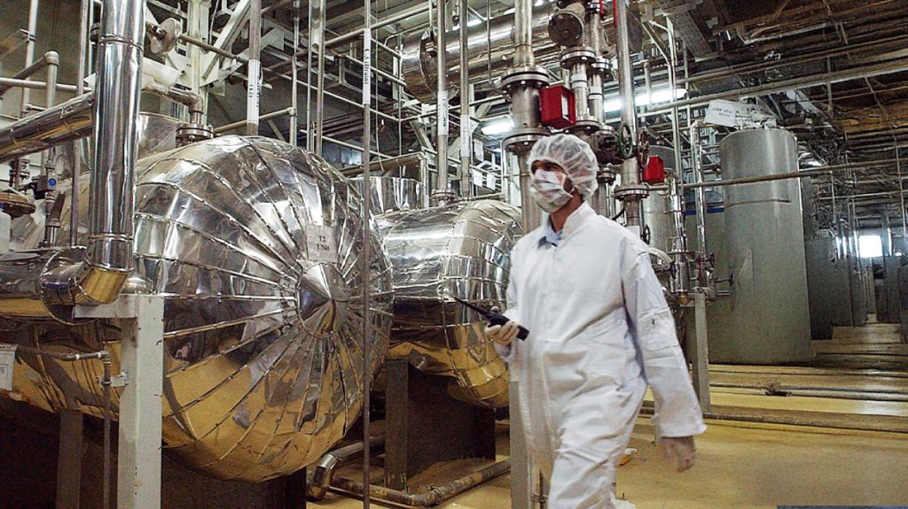 Δεδομένη θεωρεί ο Μακρόν την επαναφορά κυρώσεων κατά του Ιράν στο τέλος του μήνα