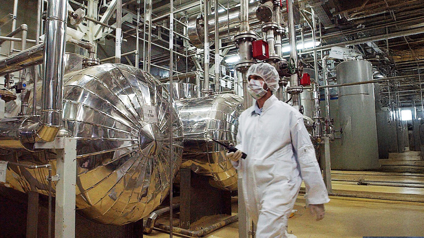 Δεδομένη θεωρεί ο Μακρόν την επαναφορά κυρώσεων κατά του Ιράν στο τέλος του μήνα