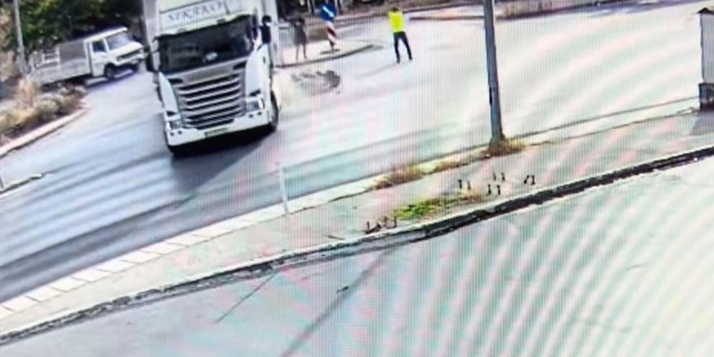 Βίντεο ντοκουμέντο από το τροχαίο στη Θεσσαλονίκη: Η στιγμή που ο 29χρονος συγκρούεται με την νταλίκα