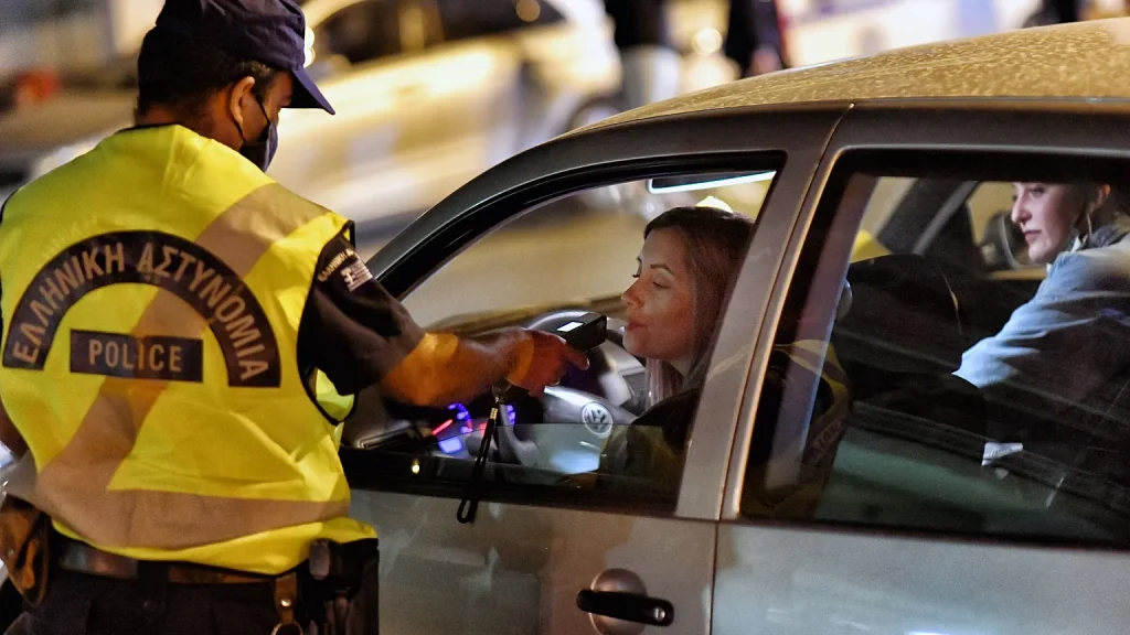 Οι «παρενέργειες» αλκοτέστ και σκληρών αστυνομικών μέτρων στην κοινωνία και στην ελληνική Οικονομία (upd)