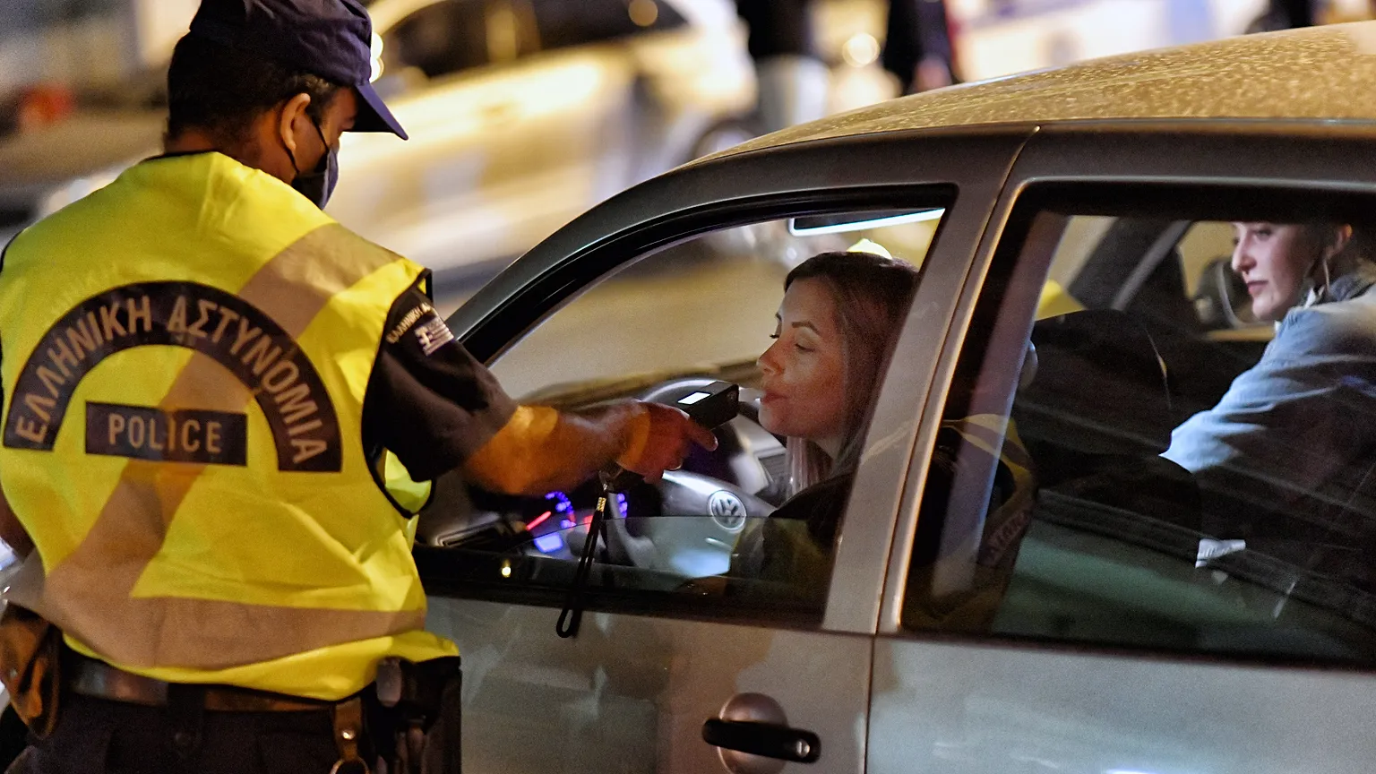 Οι «παρενέργειες» αλκοτέστ και σκληρών αστυνομικών μέτρων στην κοινωνία και στην ελληνική Οικονομία (upd)