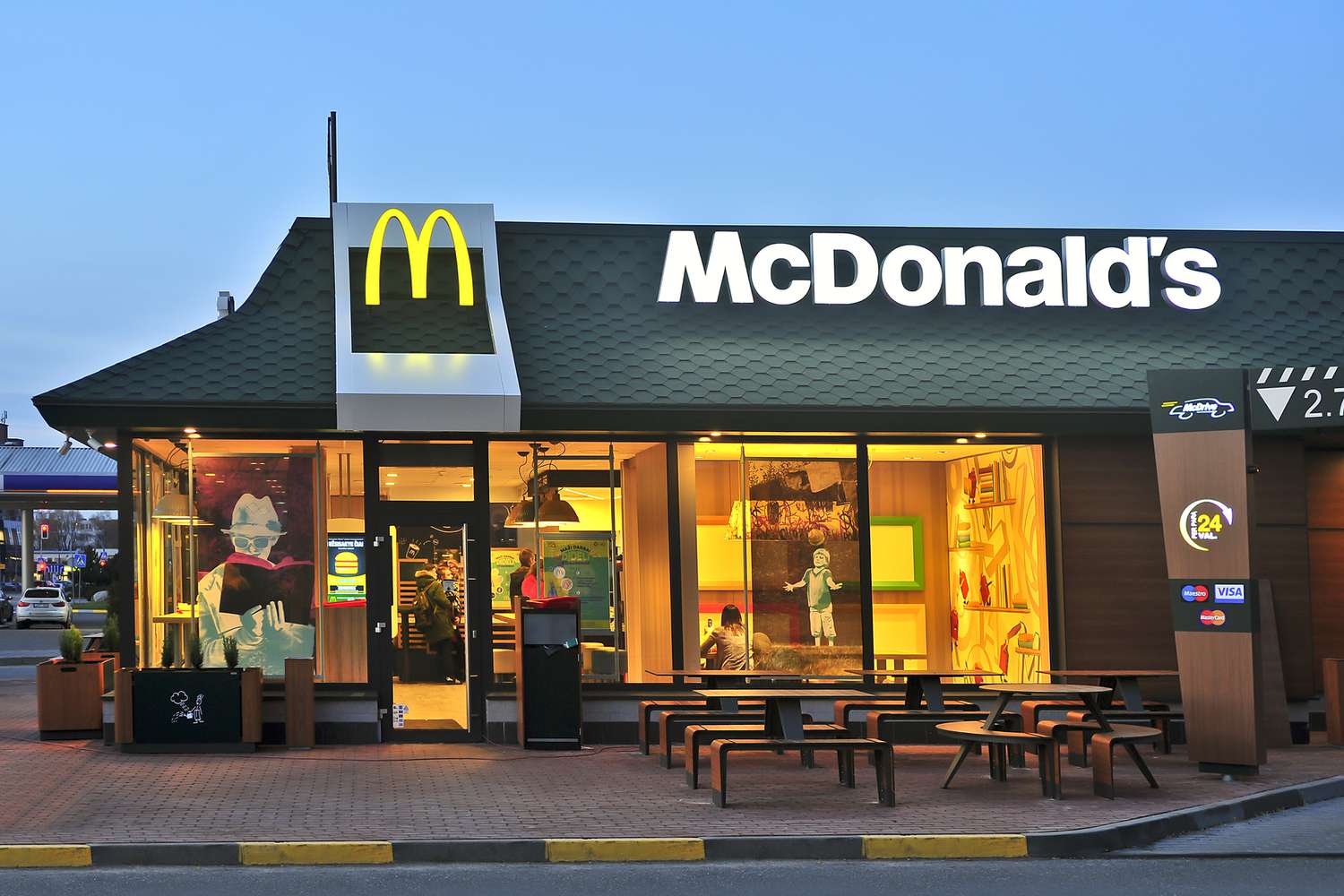Αμερικανοί δοκιμάζουν McDonald’s στην Ευρώπη για πρώτη φορά – Δείτε πώς αντέδρασαν (βίντεο) 