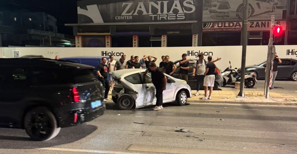 Γιος 64χρονης που σκοτώθηκε σε τροχαίο στη Λ.Βουλιαγμένης: «Η μαμά μου ήταν υγιής – Δεν μπορώ να σκεφτώ κάτι» (vid)