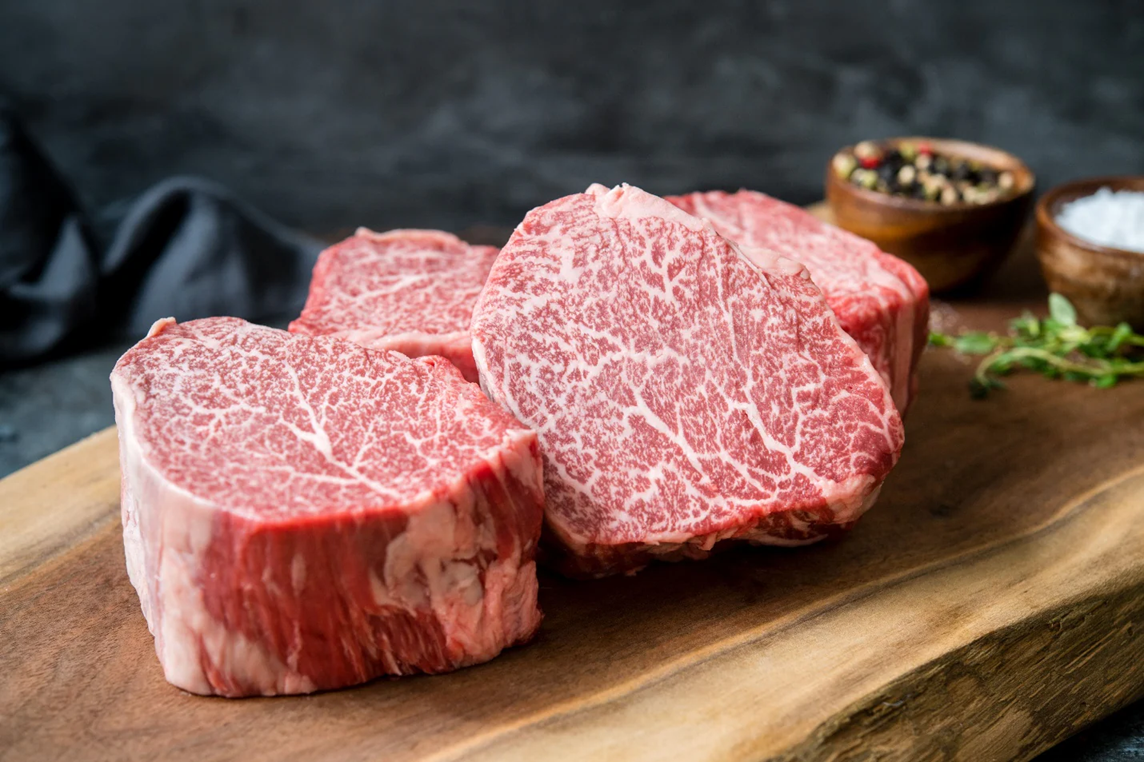 A5 Wagyu: Το ιαπωνικό κρέας που κοστίζει… 400 ευρώ το κιλό! (βίντεο)