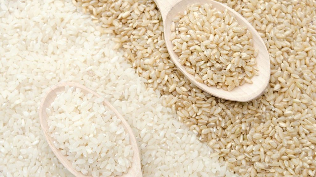 Πόσες θερμίδες έχει το λευκό και πόσες το καστανό ρύζι; – Ποιο είναι πιο υγιεινό;