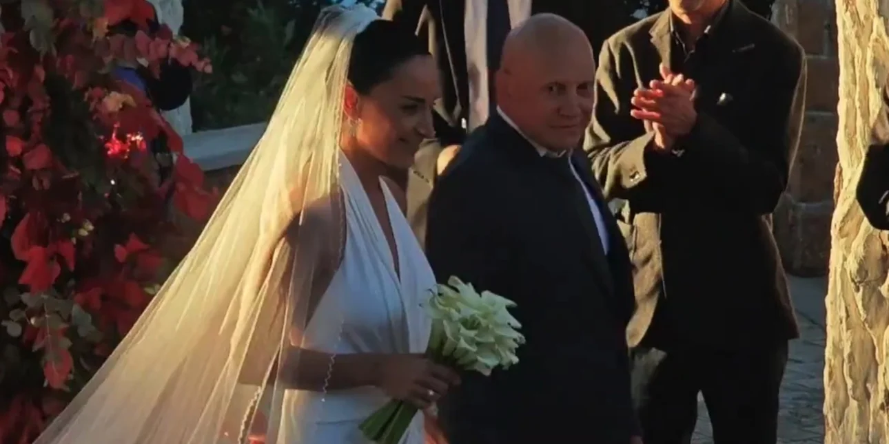 Παντρεύονται Π.Βαρδινογιάννης και Κ.Μπιρμπίλη: Δείτε εικόνες από τον γάμο του ζευγαριού στην Εκάλη