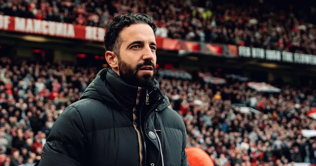 Μάντσεστερ Γιουνάιτεντ: Η κίνηση του Ρ.Αμορίμ  που έκανε τους οπαδούς να ξεχάσουν τη βροχή