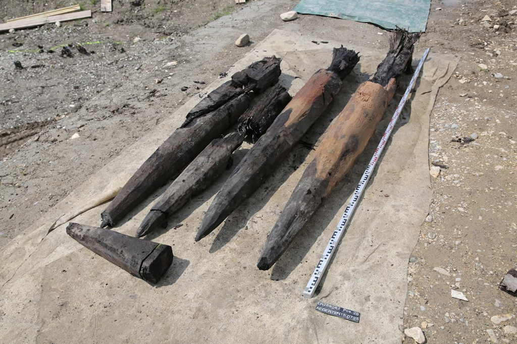 Ελβετία: Ανακαλύφθηκε ξύλινη γέφυρα της Ρωμαϊκής Εποχής που ήταν βυθισμένη στο νερό για πάνω από 2 χιλιετίες (φώτο)