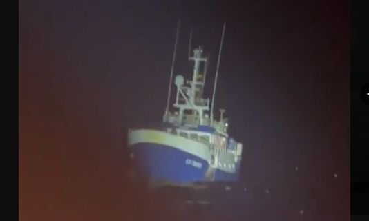 Ισπανία: Διάσωση 11 Γάλλων ναυτικών στη Γαλικία – Δείτε βίντεο