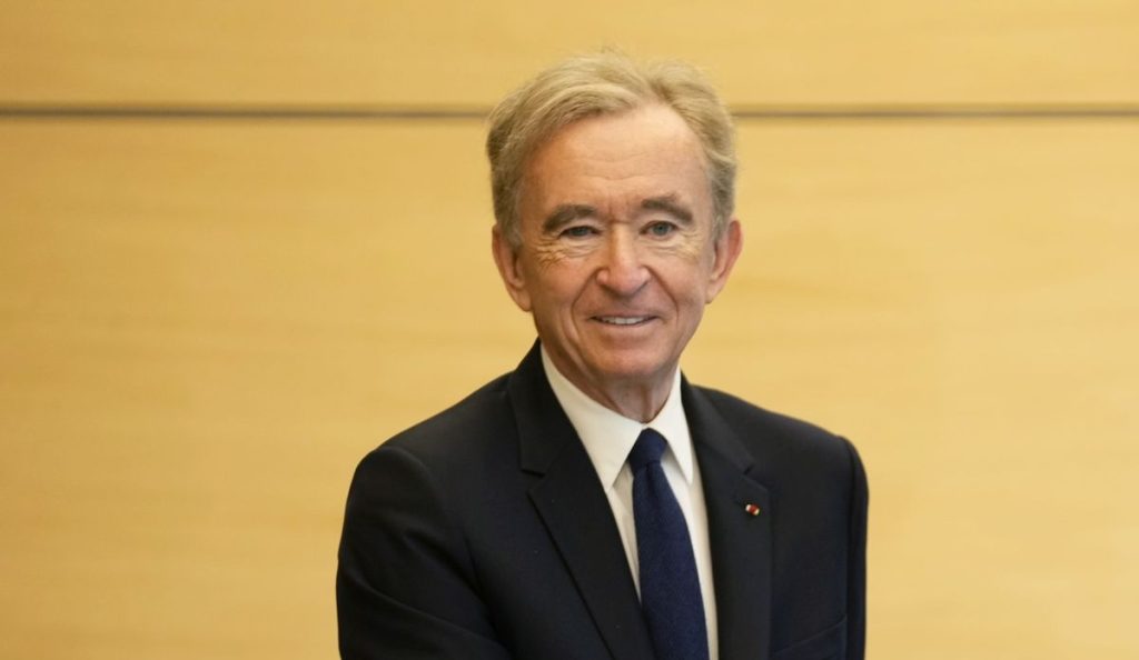 Γαλλία: Ο δισεκατομμυριούχος Μπερνάρ Αρνό αντιδρά στη φορολόγηση των πλουσίων