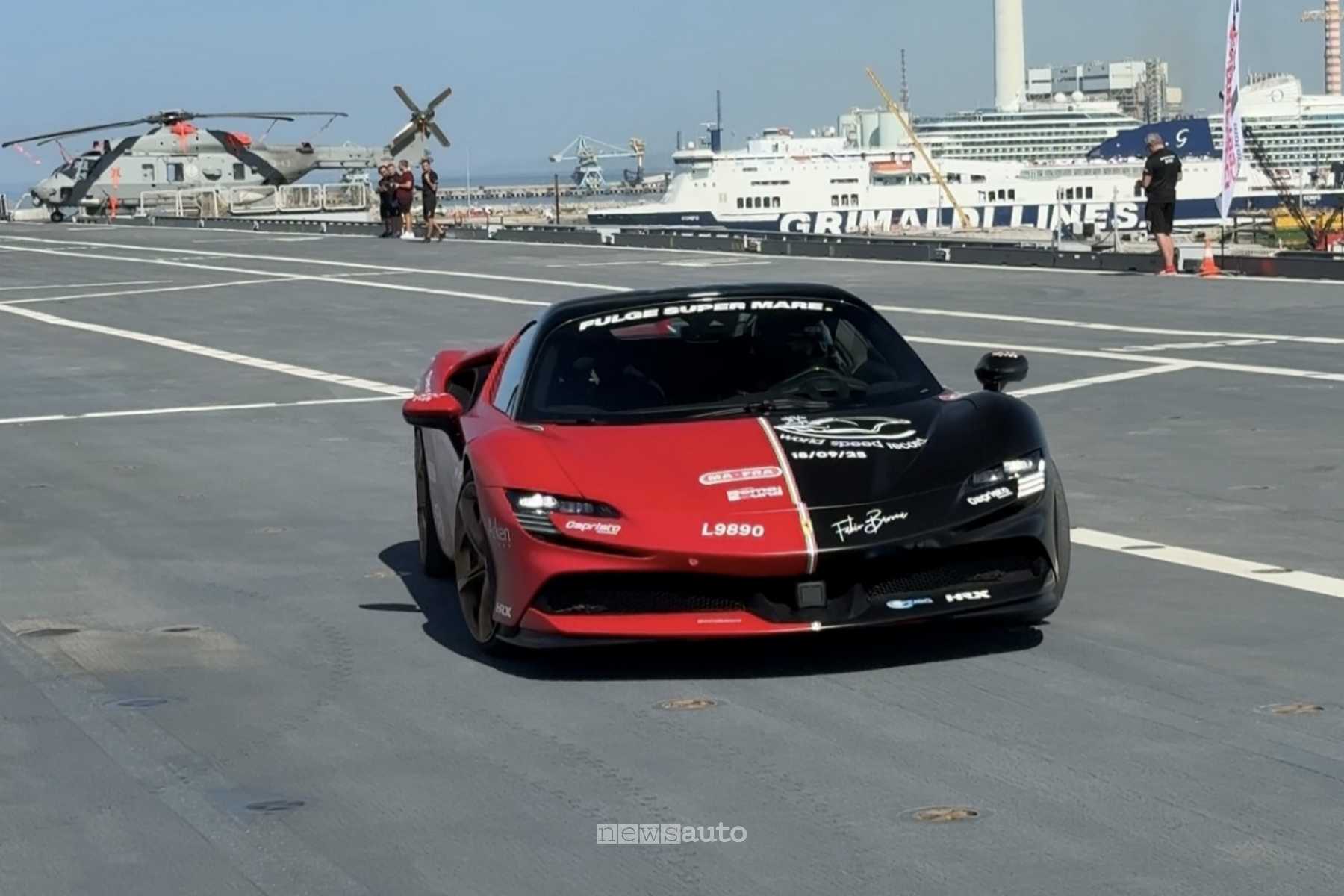 Ιταλικό Ναυτικό: Ferrari στο κατάστρωμα του σκάφους αμφίβιων επιχειρήσεων L9890 Trieste