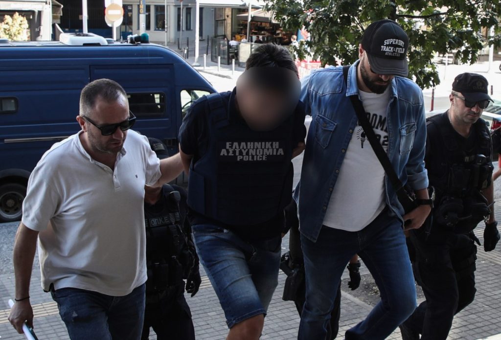 Θεσσαλονίκη: «Όλοι συγχαρητήρια μου έδιναν για τον γιο μου – είναι καλό παιδί» λέει ο πατέρα του αδελφοκτόνου