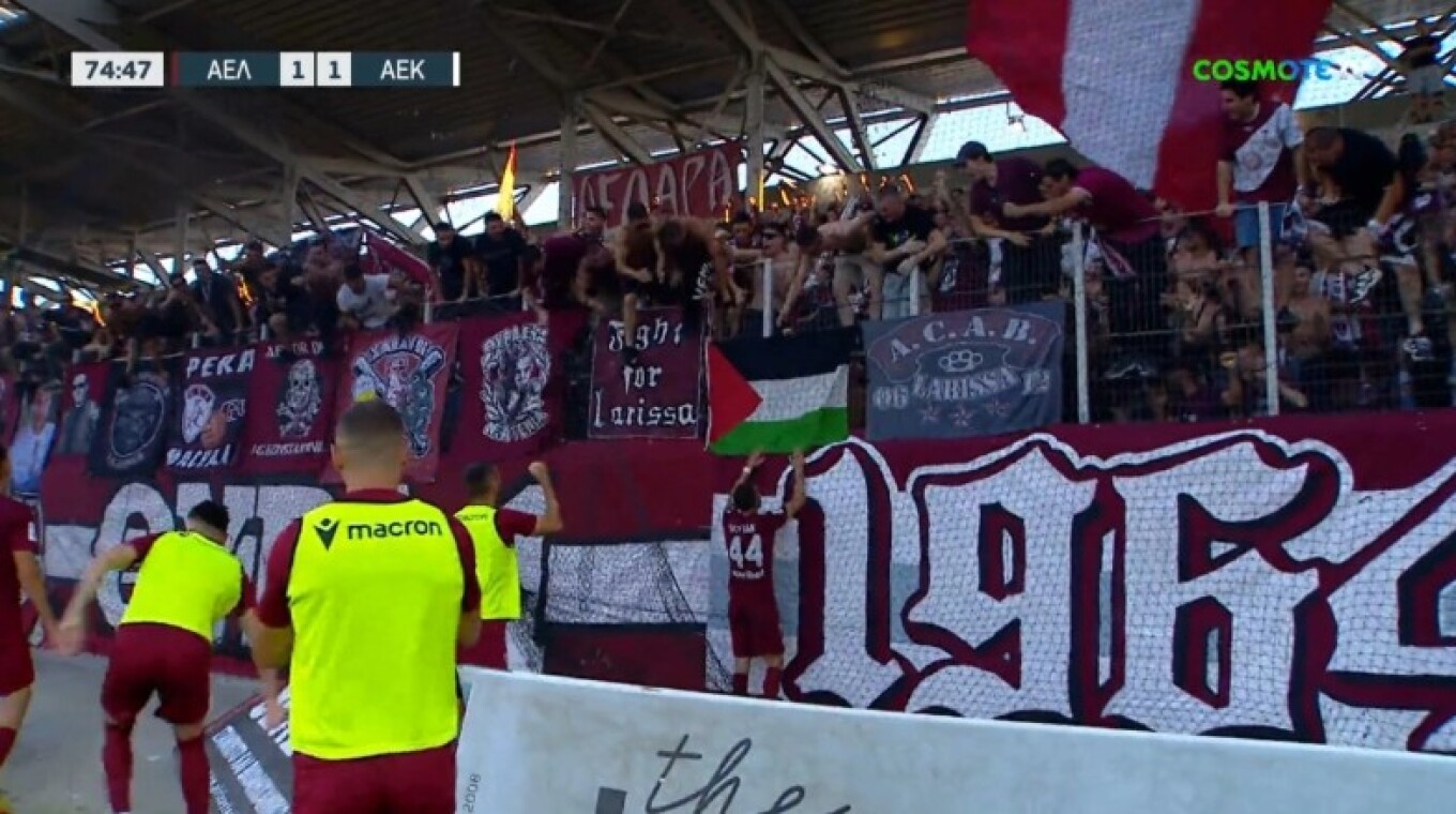 Βίντεο: Η στιγμή που ο Τσάκλα της ΑΕΛ φιλά τη σημαία της Παλαιστίνης μετά το γκολ εναντίον της ΑΕΚ