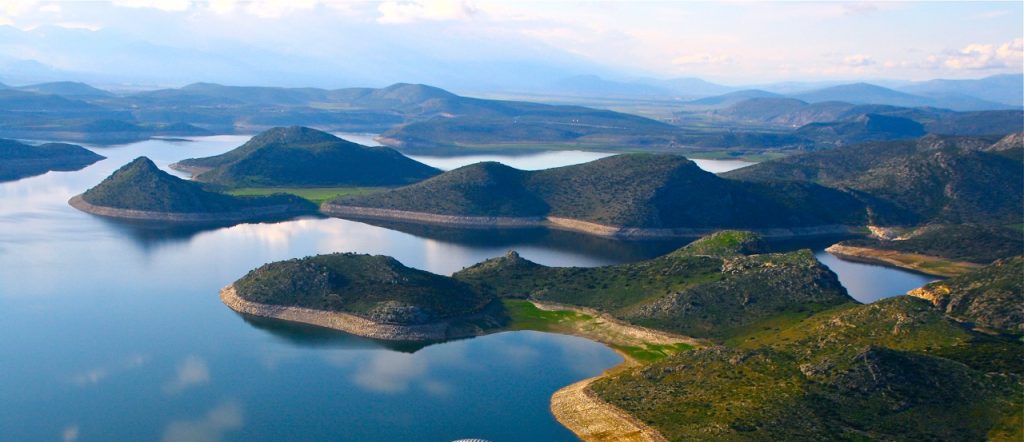 Παράνομο τζετ σκι στη λίμνη Υλίκη – Κίνδυνος στη βασική πηγή νερού της Αττικής