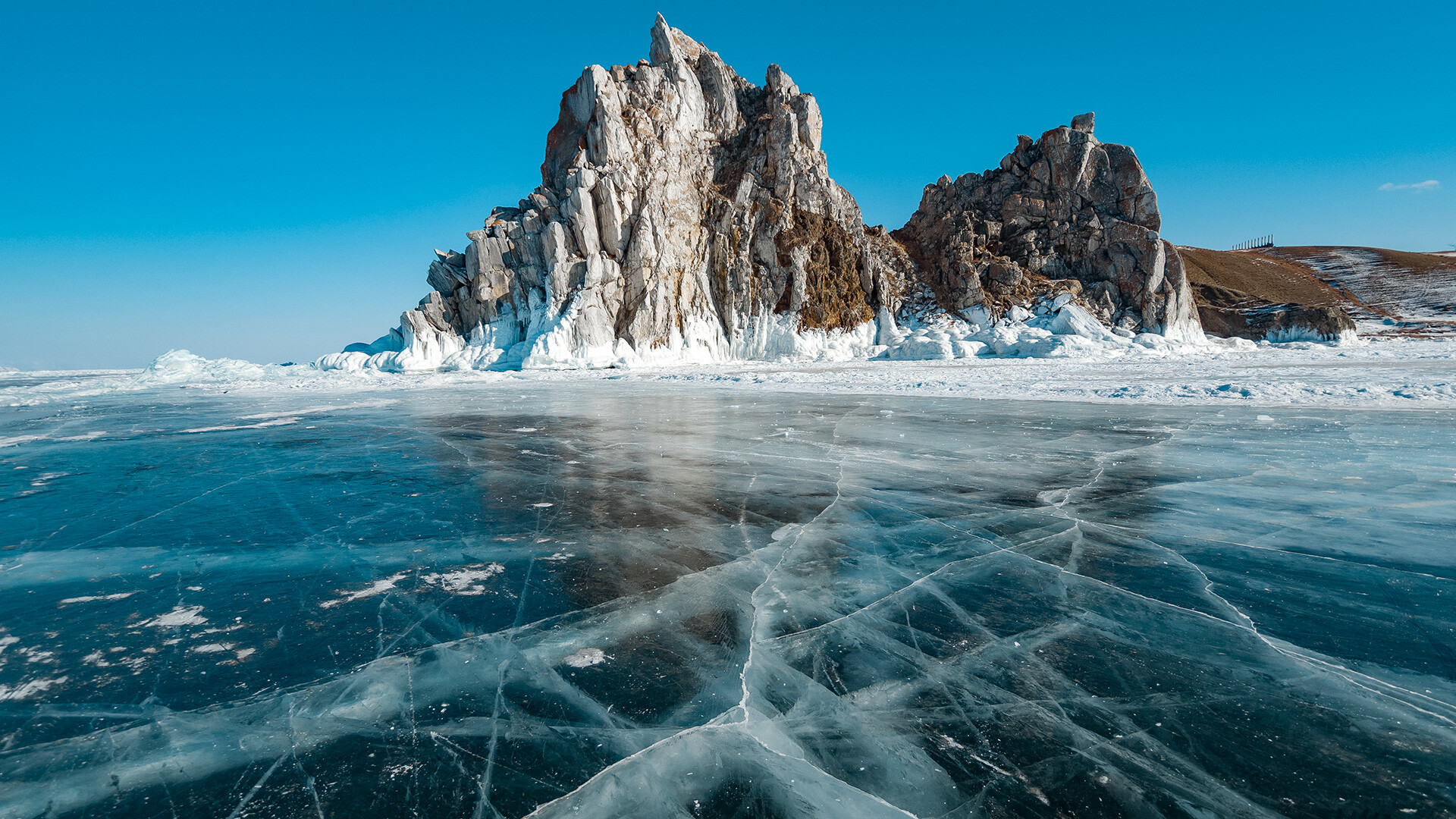 Βίντεο: Η απίστευτη λίμνη Βαϊκάλη στην Ρωσία – Έχει το 20% του αποθέματος του μη παγωμένου νερού στον πλανήτη!