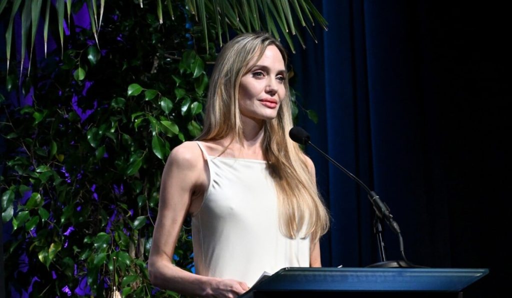 Αντζελίνα Τζολί: «Η χώρα που αγάπησα αλλάζει με τρόπους που με τρομάζουν»