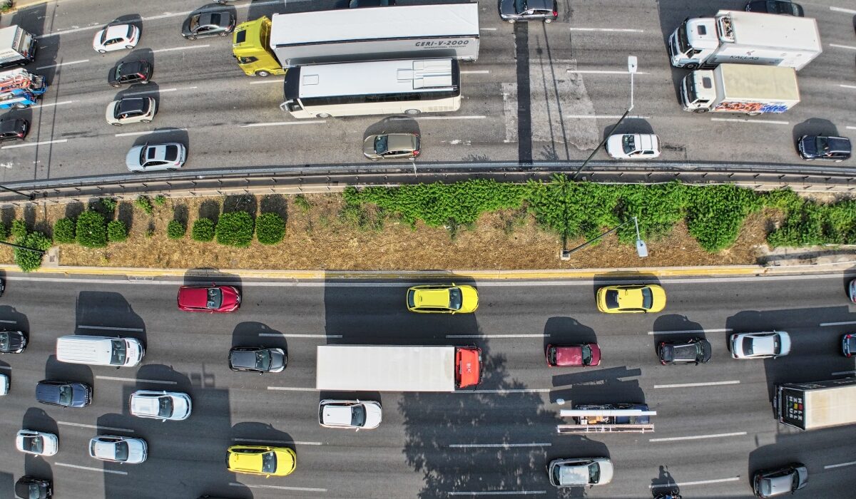 Οι περίεργες απαγορεύσεις που προβλέπει ο νέος ΚΟΚ: Από τις σαγιονάρες μέχρι τα κρεμασμένα ρούχα (βίντεο)