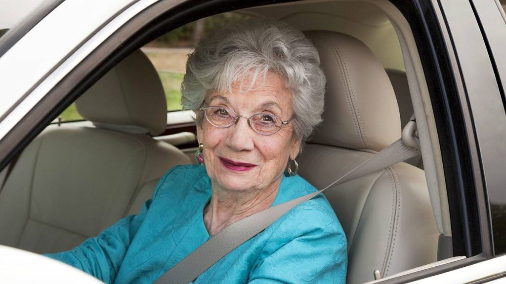 Ο νέος ΚΟΚ δεν προβλέπει τίποτα για όσους κινούνται με 30 χλμ. την ώρα στο αριστερό ρεύμα κυκλοφορίας