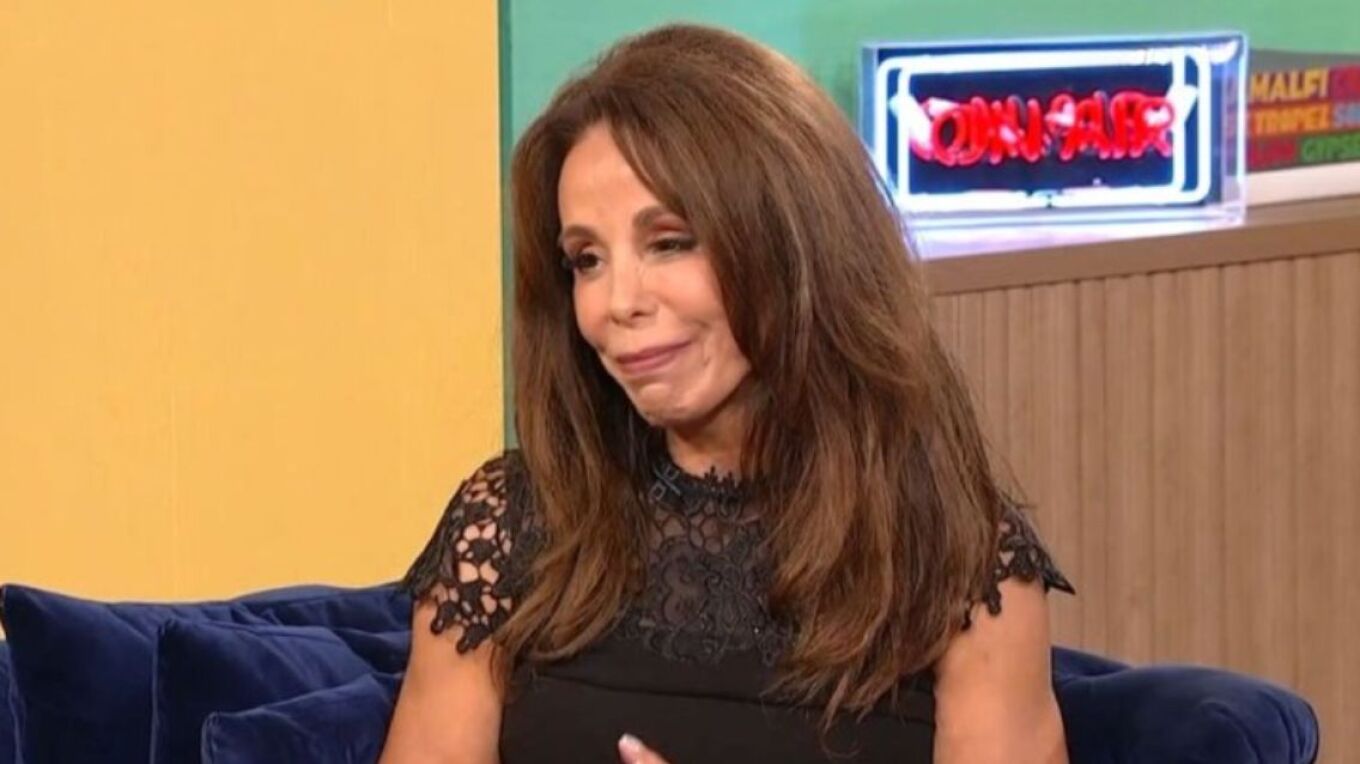 Βούλα Πατουλίδου: «Νιώθω γερασμένη ψυχή μετά τον θάνατο του άντρα μου» (βίντεο)