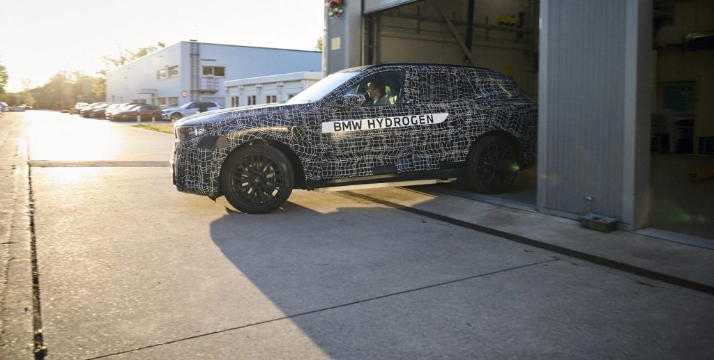 Η νέα BMW iX5 Hydrogen περνά στην παραγωγή
