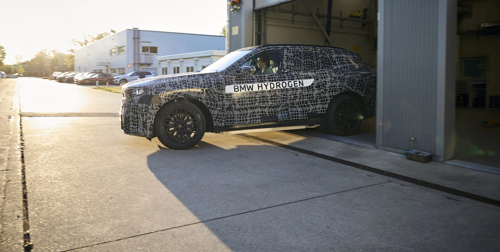 Η νέα BMW iX5 Hydrogen περνά στην παραγωγή