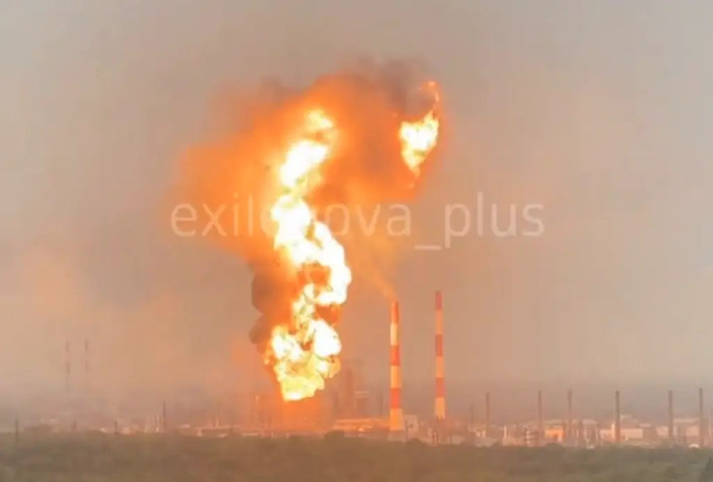 FT: «Οι ουκρανικές επιθέσεις στα ρωσικά διυλιστήρια έχουν μειώσει τις εξαγωγές πετρελαίου σε χαμηλό 5 ετών»