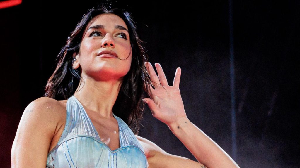 Ντούα Λίπα κατά της Daily Mail: «Ψευδή τα όσα ανέφερε – Δεν απέλυσα τον ατζέντη μου επειδή είναι φιλοϊσραηλινός»