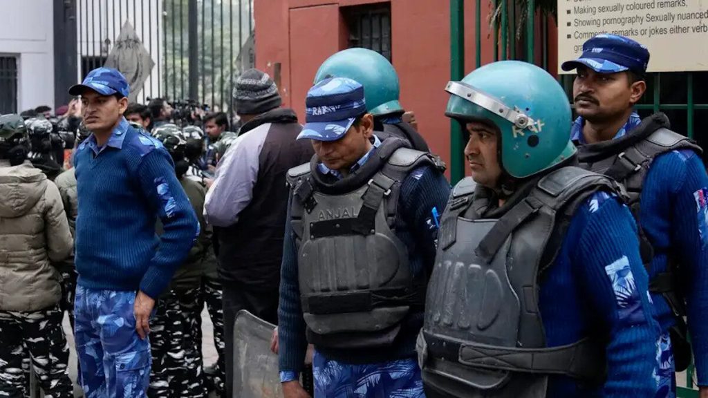 Ινδία: Αιματηρές συγκρούσεις μεταξύ διαδηλωτών και αστυνομικών δυνάμεων – Τουλάχιστον 5 νεκροί (βίντεο)