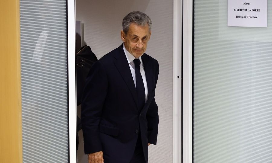 Στη φυλακή στις 13 Οκτωβρίου ο Ν.Σαρκοζί για την παράνομη χρηματοδότηση: «Θα κοιμηθώ στη φυλακή με το κεφάλι ψηλά»