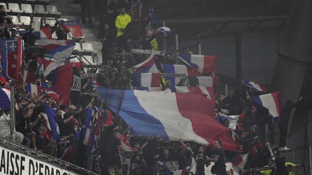 Ουτρέχτη – Λιόν: Επεισόδια μεταξύ των οπαδών των δύο ομάδων λίγο πριν τον αγώνα – Δεκάδες συλλήψεις (βίντεο)